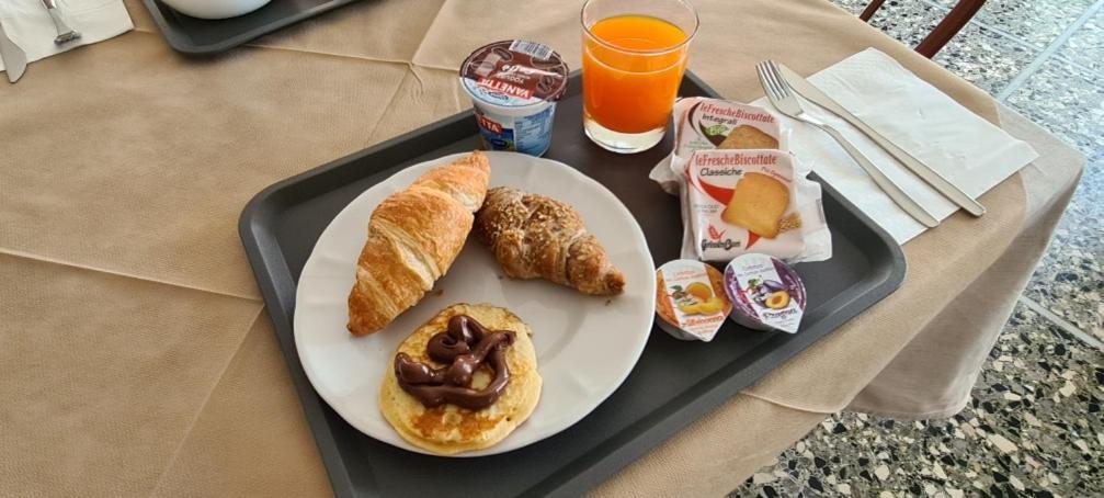 ריצ'יונה Hotel Astoria מראה חיצוני תמונה