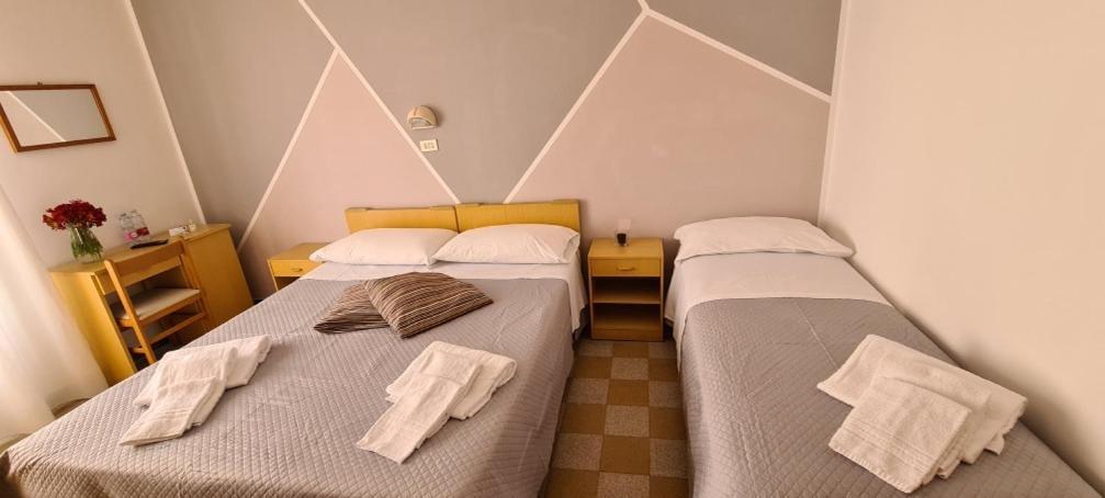 ריצ'יונה Hotel Astoria מראה חיצוני תמונה